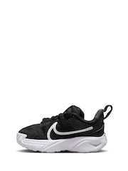 Nike Black/White Infant Star Runner 4 Trainers - Image 4 of 9