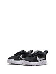 Nike Black/White Infant Star Runner 4 Trainers - Image 5 of 9