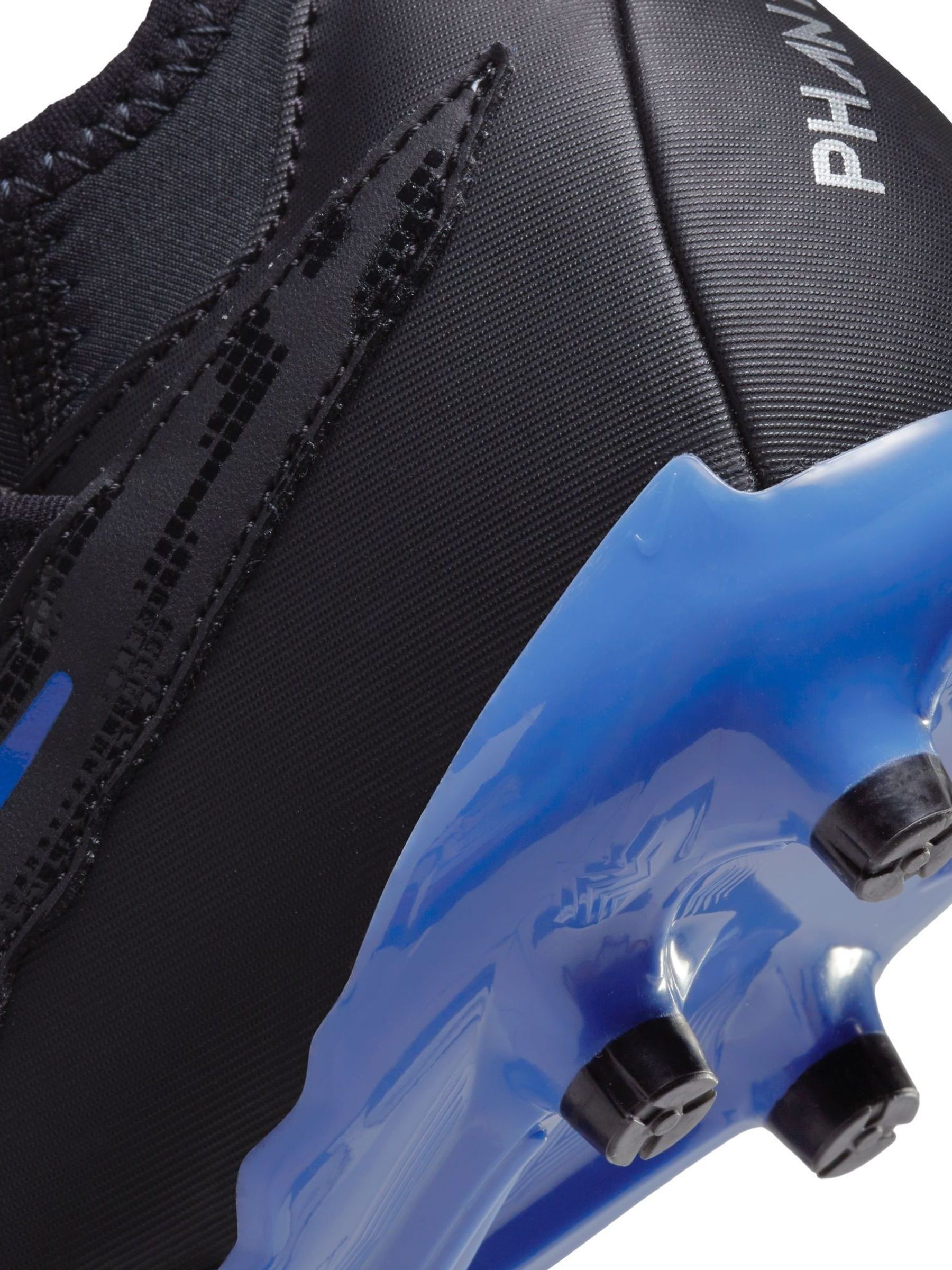 Nike football boots moulded studs store