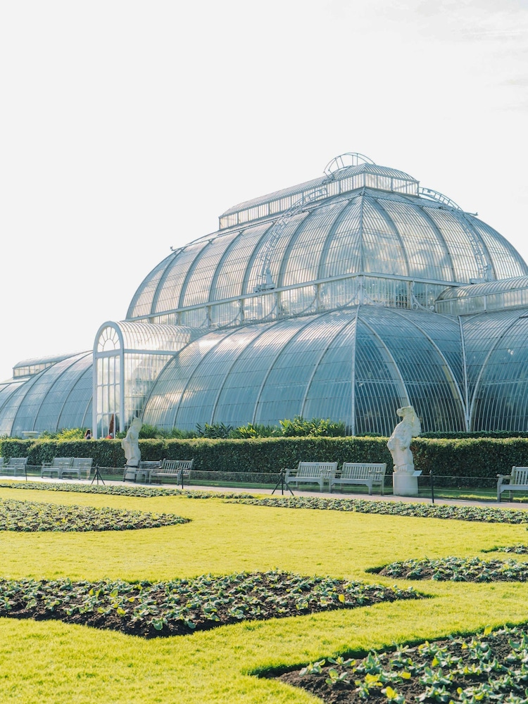 Virgin Experience Days Visit to Kew Gardens and Afternoon Tea for 2 - Image 2 of 4