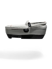 Joie Cream Calmi R129 Carry Cot - Image 4 of 9