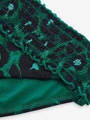 Leoparden-Print, grün - Gesmokte Bikinihose mit hohem Beinausschnitt - Bild 6 von 6