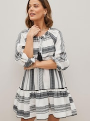 Weiß/Schwarz, Strand - Kurzes Kaftan-Sommerkleid aus Jacquard - Bild 1 von 5