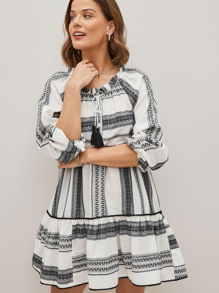 Weiß/Schwarz, Strand - Kurzes Kaftan-Sommerkleid aus Jacquard - Bild 1 von 5