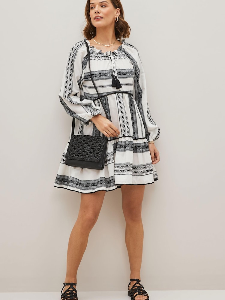 Weiß/Schwarz, Strand - Kurzes Kaftan-Sommerkleid aus Jacquard - Bild 2 von 5