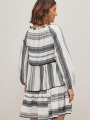Weiß/Schwarz, Strand - Kurzes Kaftan-Sommerkleid aus Jacquard - Bild 3 von 5