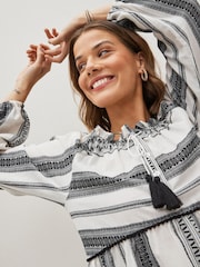 Weiß/Schwarz, Strand - Kurzes Kaftan-Sommerkleid aus Jacquard - Bild 4 von 5