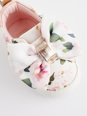 Baker By Ted Baker Baby Weiße Turnschuhe für Mädchen mit geblümter Organzaschleife​​​​​​​ - Bild 4 von 6