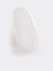 Baker By Ted Baker Baby Weiße Turnschuhe für Mädchen mit geblümter Organzaschleife​​​​​​​ - Bild 6 von 6