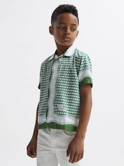 قميص بياقة كوبان بكم قصير طبعة Vanpelt من Reiss - صورة 3 من 7