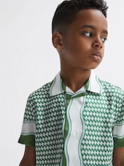 قميص بياقة كوبان بكم قصير طبعة Vanpelt من Reiss - صورة 6 من 7