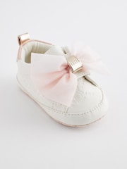 أبيض - حذاء رياضي أبيض ووردي بأربة أورجانزا للبنات البيبي من Baker By Ted Baker - صورة 1 من 6