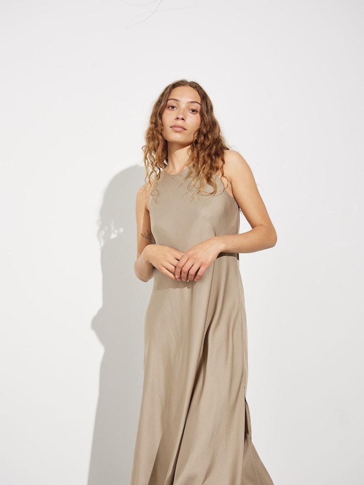 mbyM Sleeveless Side Slit Midi Dress - Image 2 of 6 mbyM Sleeveless Side Slit Midi Dress - Image 2 of 6