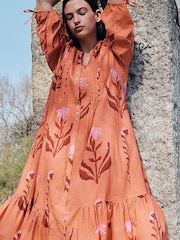 Vestido a media pierna con estampado floral botánico de algodón seersucker con pinzas East Maisie - Imagen 5 de 6