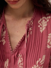 East Krista Hand-Batik Floral Print Tie Neck Pintuck Top - Imagen 4 de 4
