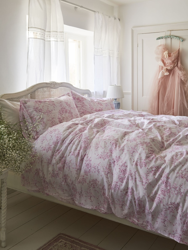 Shabby Chic by Rachel Ashwell® Watermark Flat Piped 200 Thread Count Duvet Cover and Pillowcase Set - Image 1 of 5
