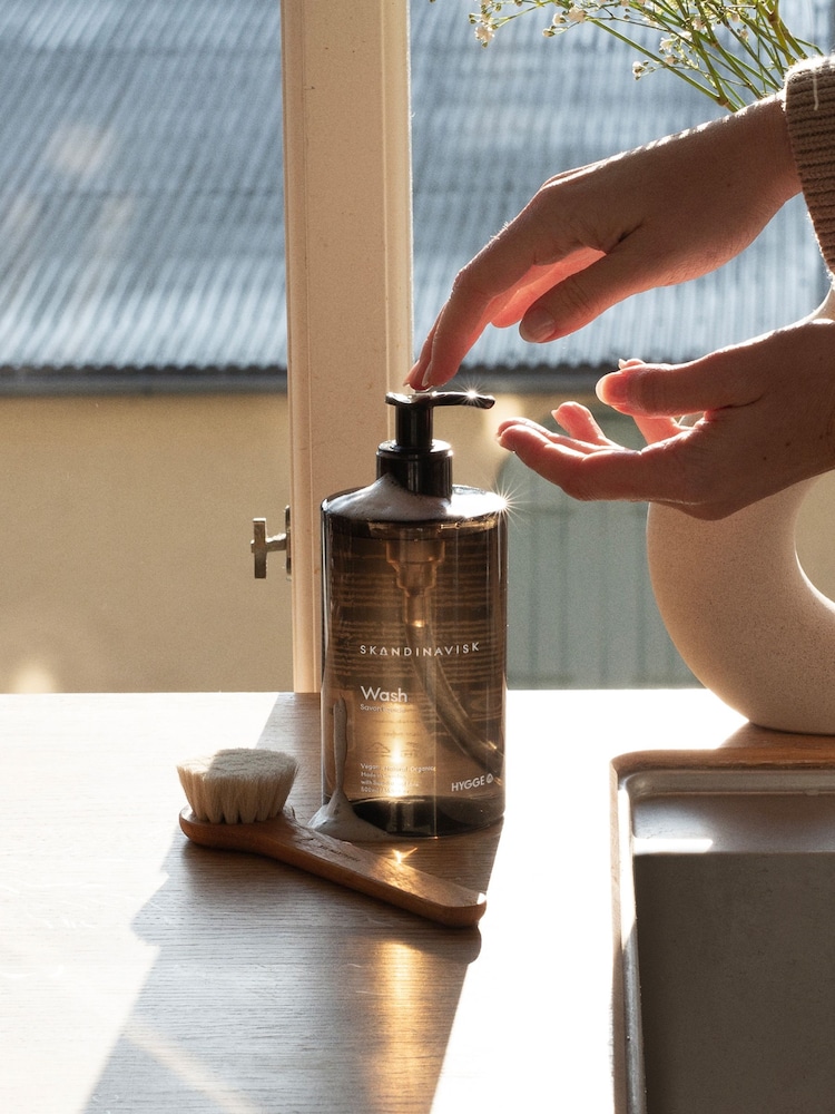 Skandinavisk Hygge Body Wash 500ml - Image 2 of 2 Skandinavisk Hygge Body Wash 500ml - Image 2 of 2