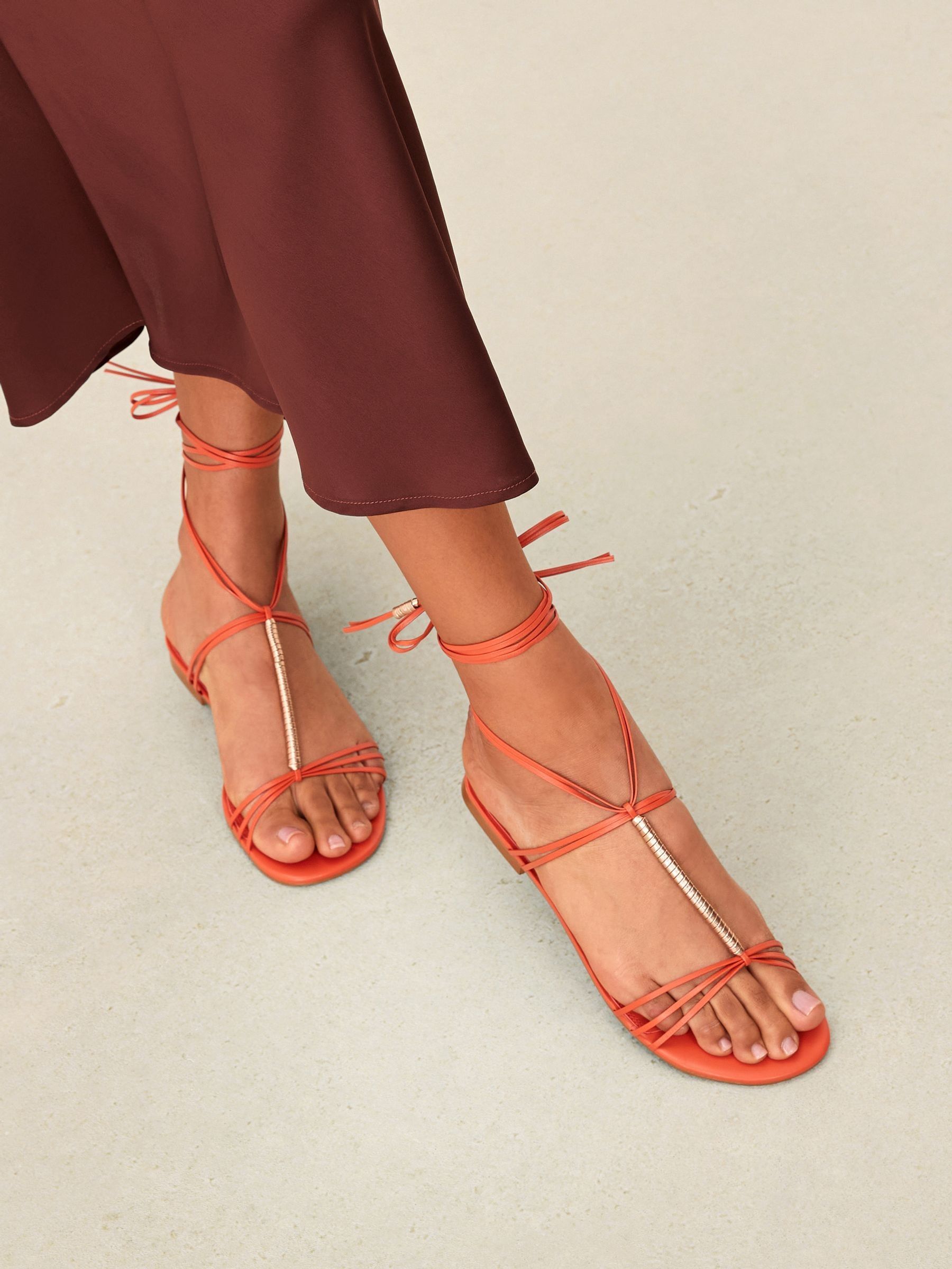 Acheter Orange Sandales plates a lanieres en cuir Signature avec details enveloppants metallises from Next Luxembourg