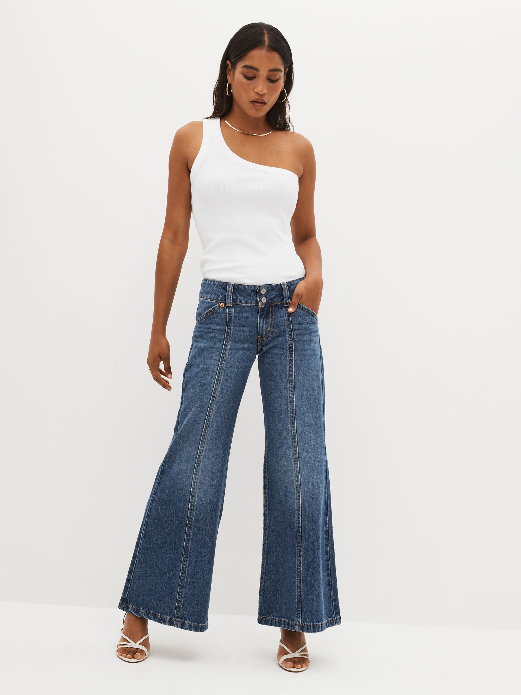 Kaufe Sie Denim Mittelblau Levi s Noughties Big Bell Schlagjeans bei Next Deutschland