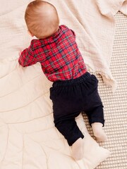 Rot - 3 teiliges Set bestehend aus Hemd, Body, Hose und Hosenträgern (0 Monate–2 Jahre) - Bild 3 von 14