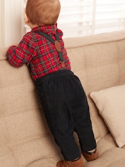 Rot - 3 teiliges Set bestehend aus Hemd, Body, Hose und Hosenträgern (0 Monate–2 Jahre) - Bild 4 von 14