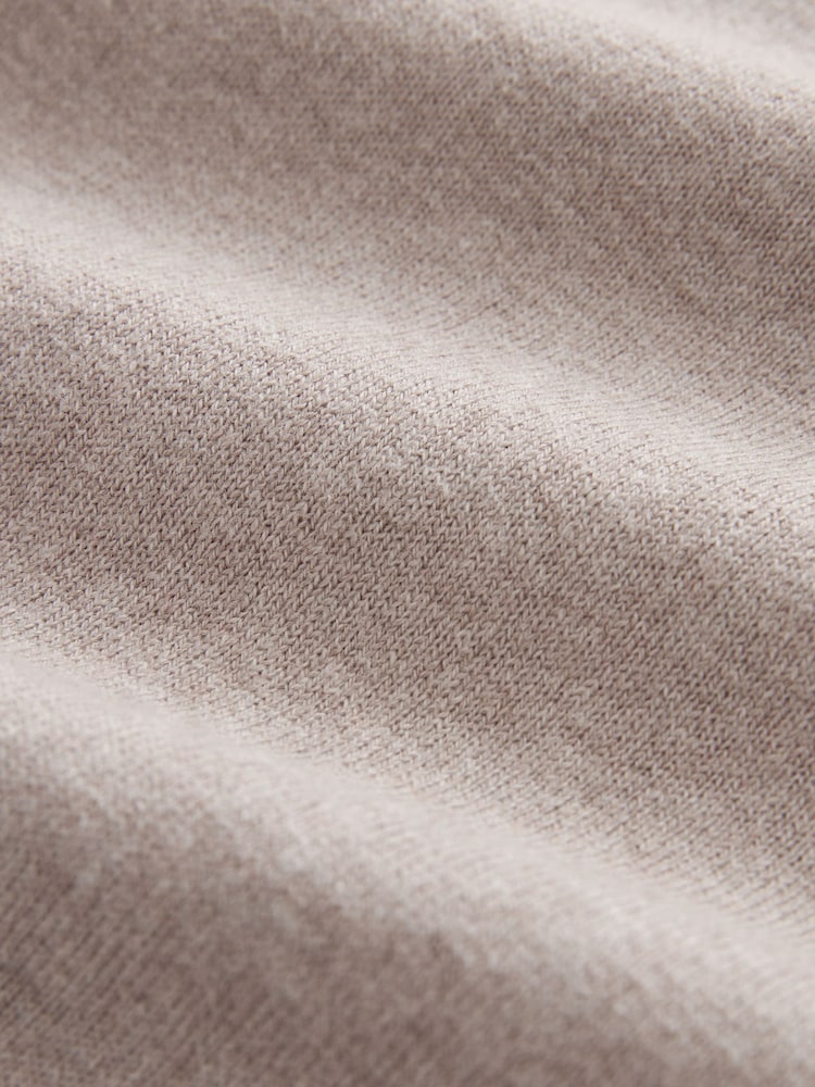 Velbloudí přírodní - Svetr s výstřihem ke krku - Pletený svetr klasického střihu s vysokým podílem bavlny a kulatým výstřihem - Image 7 of 7