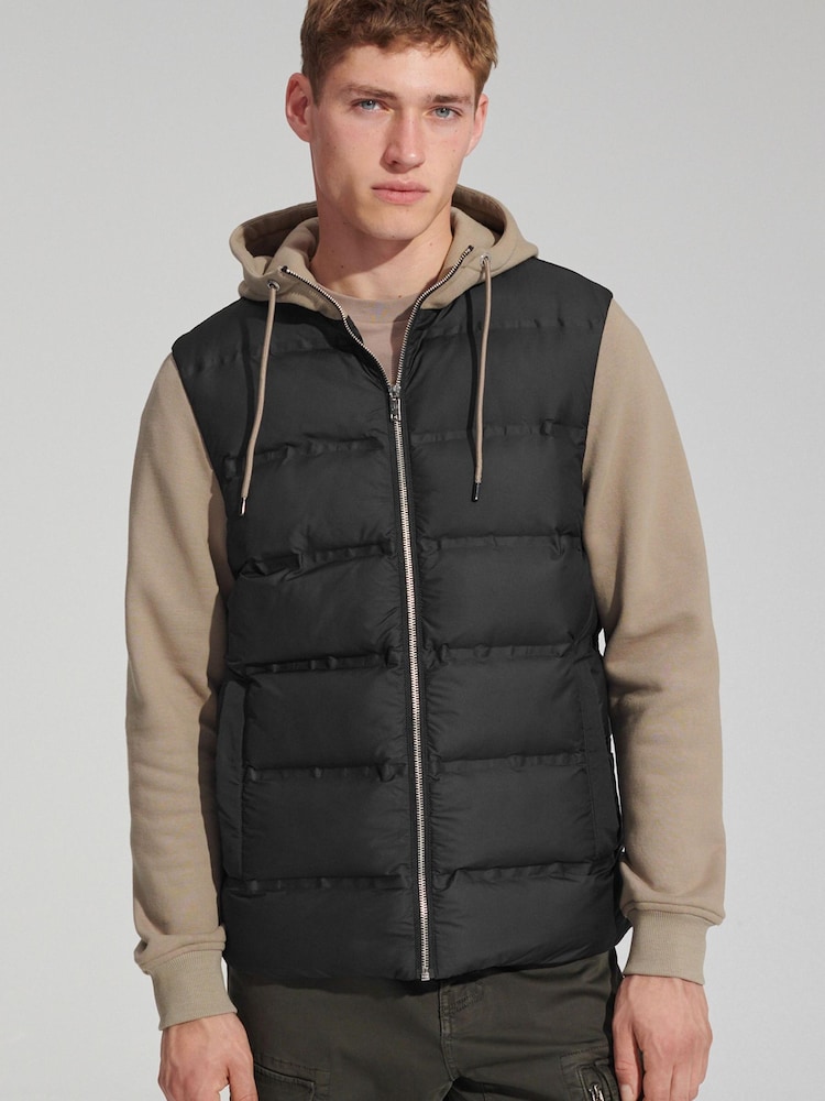 Schwarz/Braun - Puffer-Jacke mit Jerseyärmeln - Bild 1 von 11 Schwarz/Braun - Puffer-Jacke mit Jerseyärmeln - Bild 1 von 11