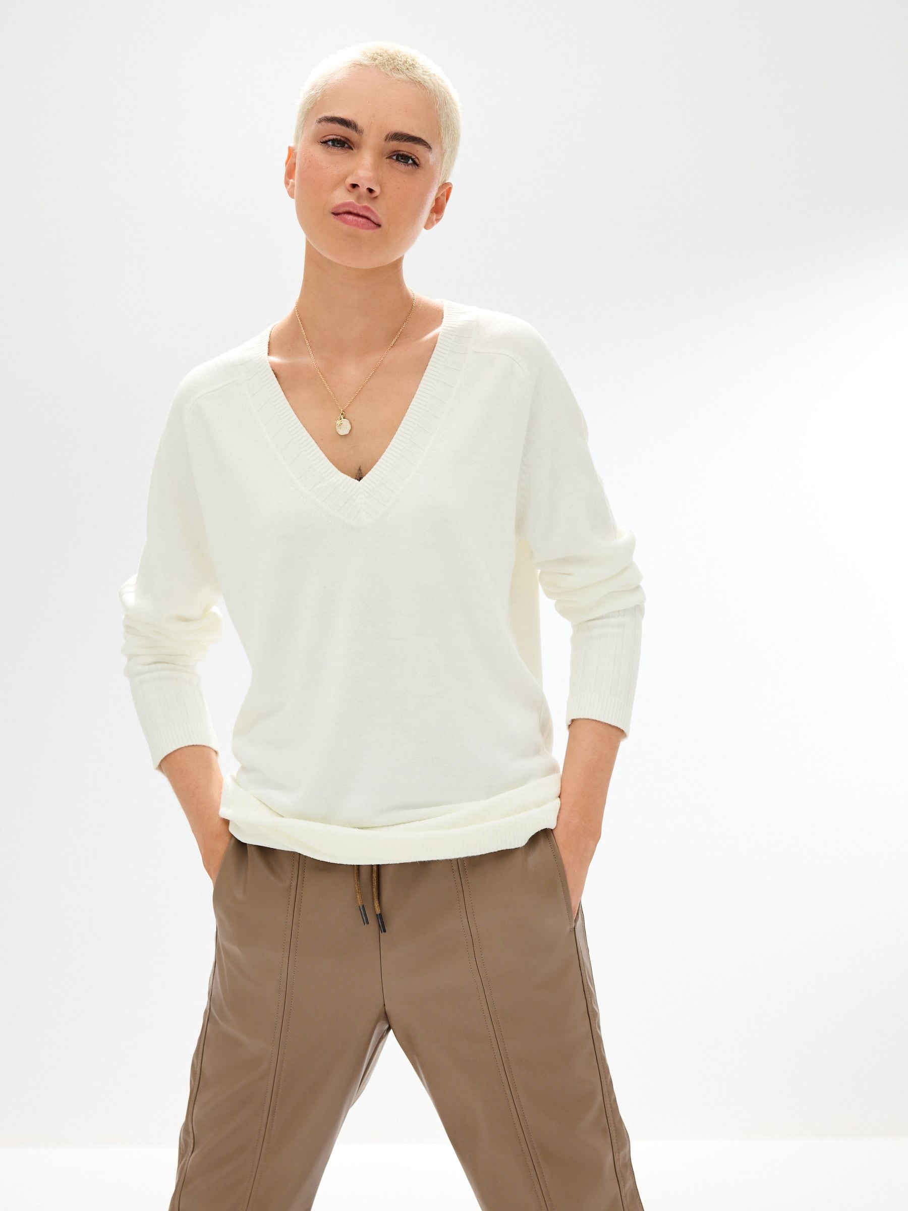 Longline white jumper sales