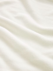 Ecru, Weiß - Kuscheliger, langärmeliger Pullover mit Rundhalsausschnitt - Bild 2 von 2