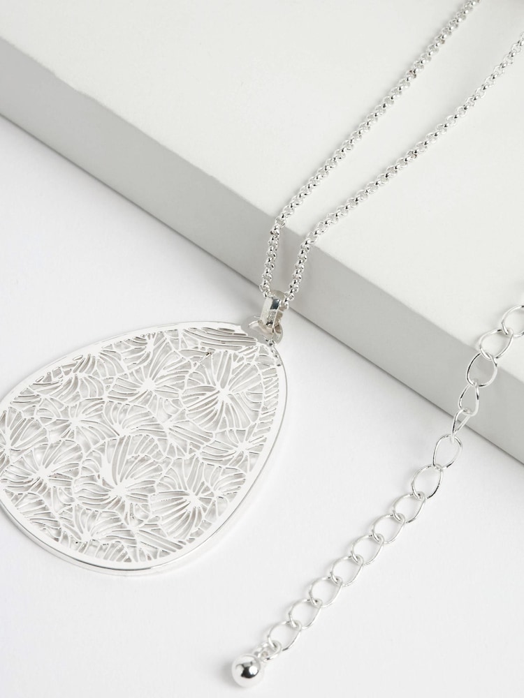 Silver Tone Filagree Floral Pendant Necklace - Image 4 of 4 Silver Tone Filagree Floral Pendant Necklace - Image 4 of 4