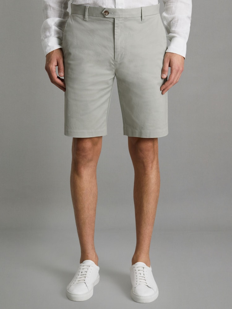 Pantalones cortos chinos de mezcla de algodón y corte moderno Wicket de Reiss - Imagen 1 de 6 Pantalones cortos chinos de mezcla de algodón y corte moderno Wicket de Reiss - Imagen 1 de 6