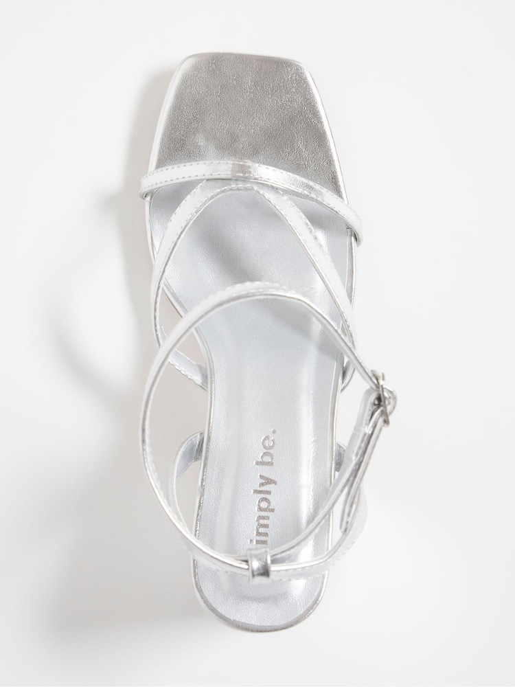 Simply Be – Riemchensandalen in extraweiter Passform - Bild 3 von 3 Simply Be – Riemchensandalen in extraweiter Passform - Bild 3 von 3