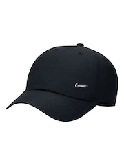 Negro - Gorra desestructurada para niños con logotipo metálico con tecnología Dri-FIT de Nike - Imagen 1 de 5
