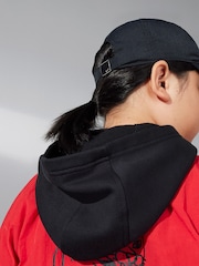 Negro - Gorra desestructurada para niños con logotipo metálico con tecnología Dri-FIT de Nike - Imagen 3 de 5