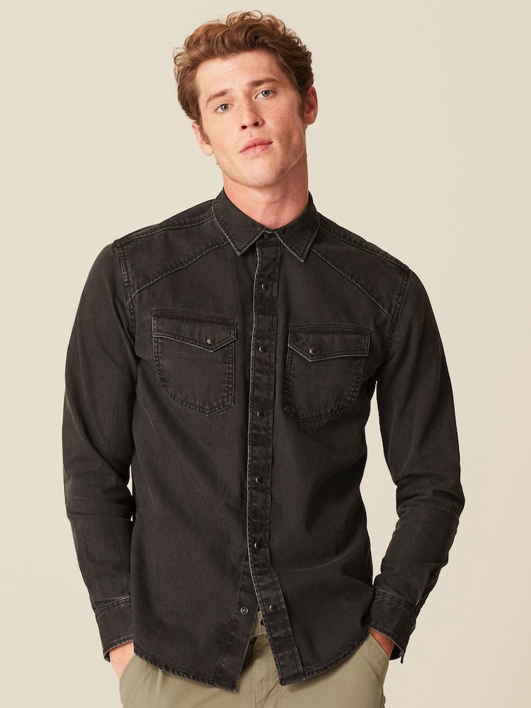 Schwarz - Langärmliges Jeanshemd mit zwei Taschen - Bild 1 von 9 Schwarz - Langärmliges Jeanshemd mit zwei Taschen - Bild 1 von 9