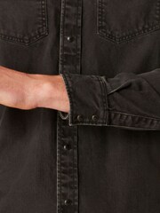 Schwarz - Langärmliges Jeanshemd mit zwei Taschen - Bild 6 von 9