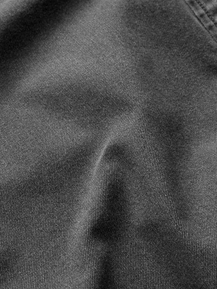Schwarz - Langärmliges Jeanshemd mit zwei Taschen - Bild 9 von 9 Schwarz - Langärmliges Jeanshemd mit zwei Taschen - Bild 9 von 9
