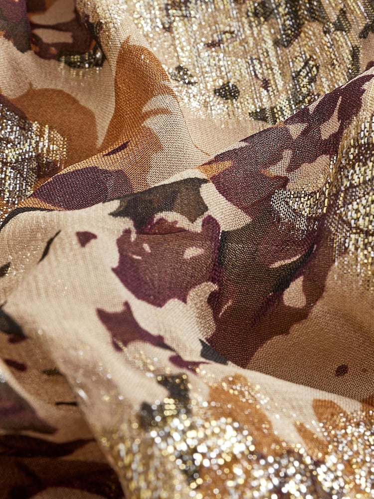 Schwarz/Goldglänzend - Gerafftes Maxikleid mit Rüschen und Trägern - Bild 7 von 7 Schwarz/Goldglänzend - Gerafftes Maxikleid mit Rüschen und Trägern - Bild 7 von 7