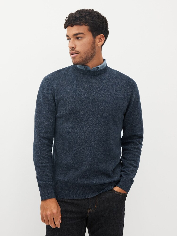 Blau mit geknotetem Design - Regular Strickpullover mit Rundhalssausschnitt und Hemdkragen - Bild 1 von 9 Blau mit geknotetem Design - Regular Strickpullover mit Rundhalssausschnitt und Hemdkragen - Bild 1 von 9