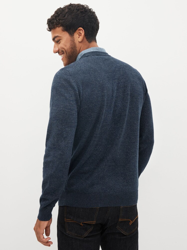 Blau mit geknotetem Design - Regular Strickpullover mit Rundhalssausschnitt und Hemdkragen - Bild 2 von 9 Blau mit geknotetem Design - Regular Strickpullover mit Rundhalssausschnitt und Hemdkragen - Bild 2 von 9