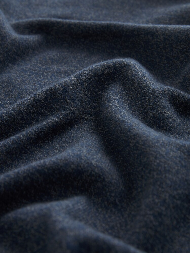 Blau mit geknotetem Design - Regular Strickpullover mit Rundhalssausschnitt und Hemdkragen - Bild 9 von 9 Blau mit geknotetem Design - Regular Strickpullover mit Rundhalssausschnitt und Hemdkragen - Bild 9 von 9