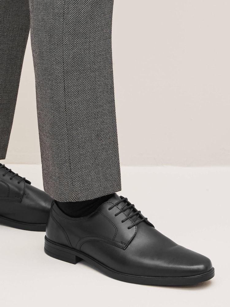 Schwarz - Weite Passform - Derby-Schuhe aus Leder - Bild 1 von 6