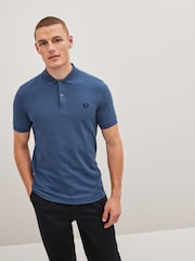 Синий с полуночным принтом - Однотонная рубашка поло Fred Perry - Изображение 1 из 8