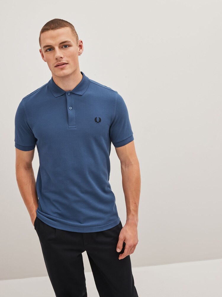 Синий с полуночным принтом - Однотонная рубашка поло Fred Perry - Изображение 1 из 8
