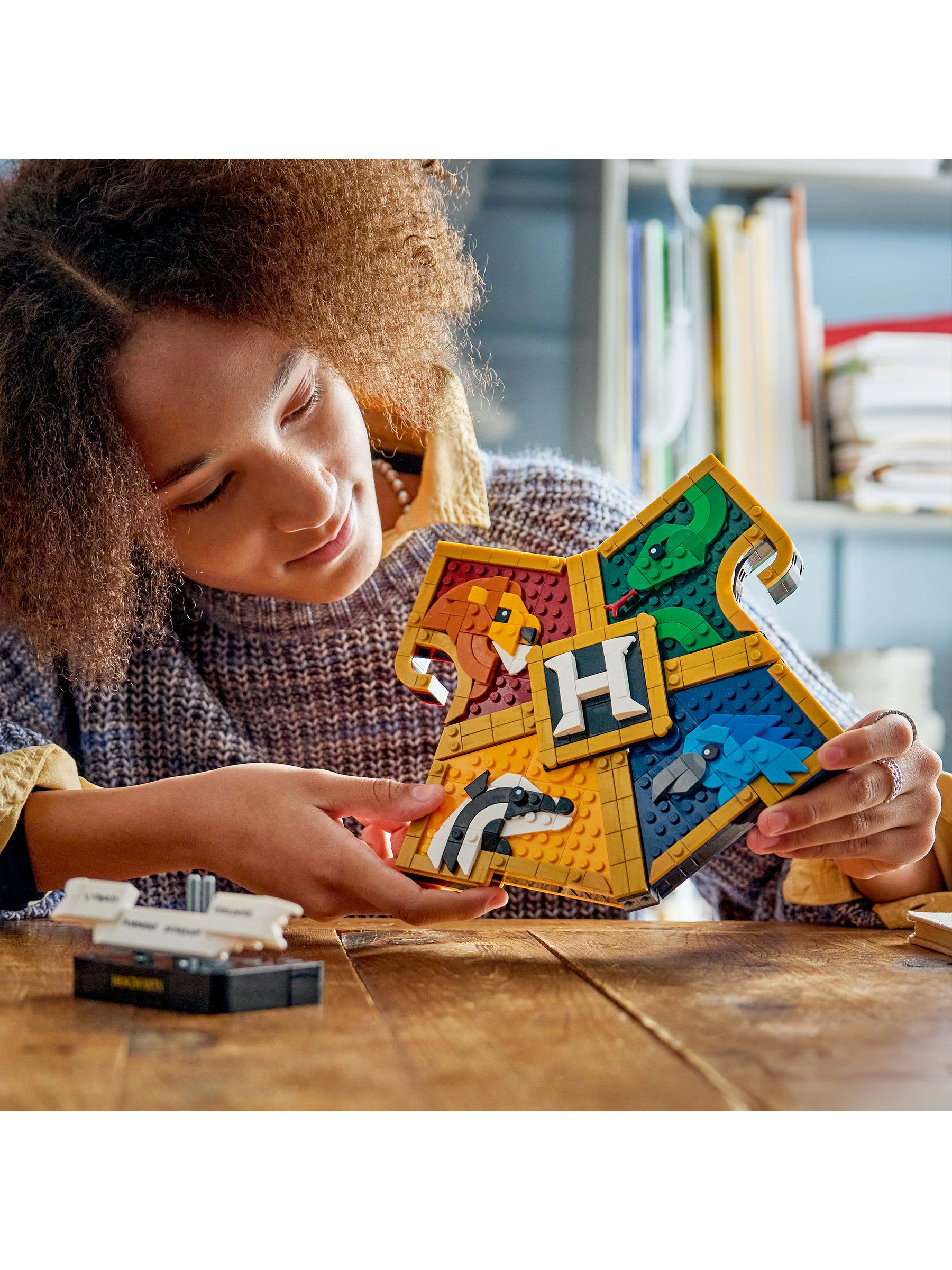 Lego Harry Potter Boys House Crest 76462 - Image 26