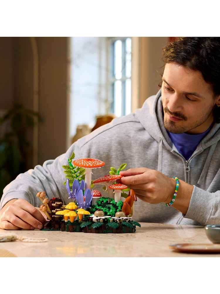 LEGO Botanicals Woodland Mushrooms 11505 - Image 1 of 8 LEGO Botanicals Woodland Mushrooms 11505 - Image 1 of 8