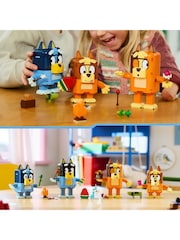 LEGO Bluey Brick-Built Bluey Family 11217 - Image 7 of 8