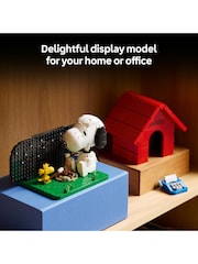 LEGO Peanuts: Snoopy's Doghouse - Image 9 of 9