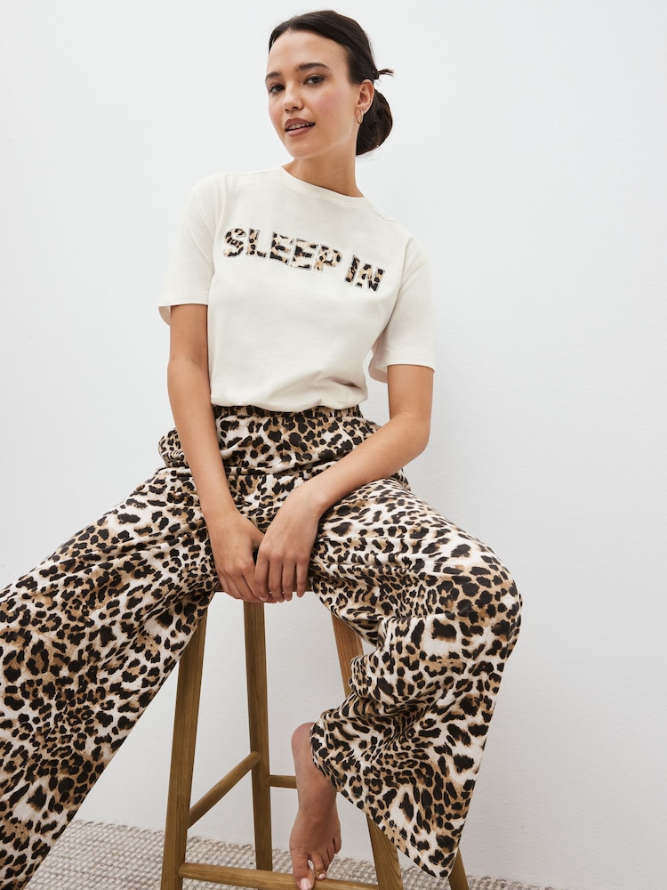 Hellbraun, Leoprint - Pyjama aus 100 % Baumwolle - Bild 1 von 7