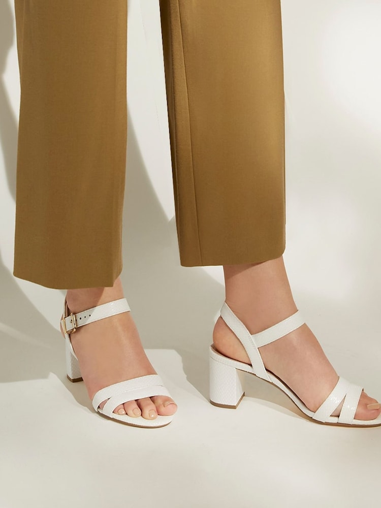 Weiß - Dune London Merisa 2-teilige Sandalen mit Blockabsatz - Bild 1 von 6 Weiß - Dune London Merisa 2-teilige Sandalen mit Blockabsatz - Bild 1 von 6